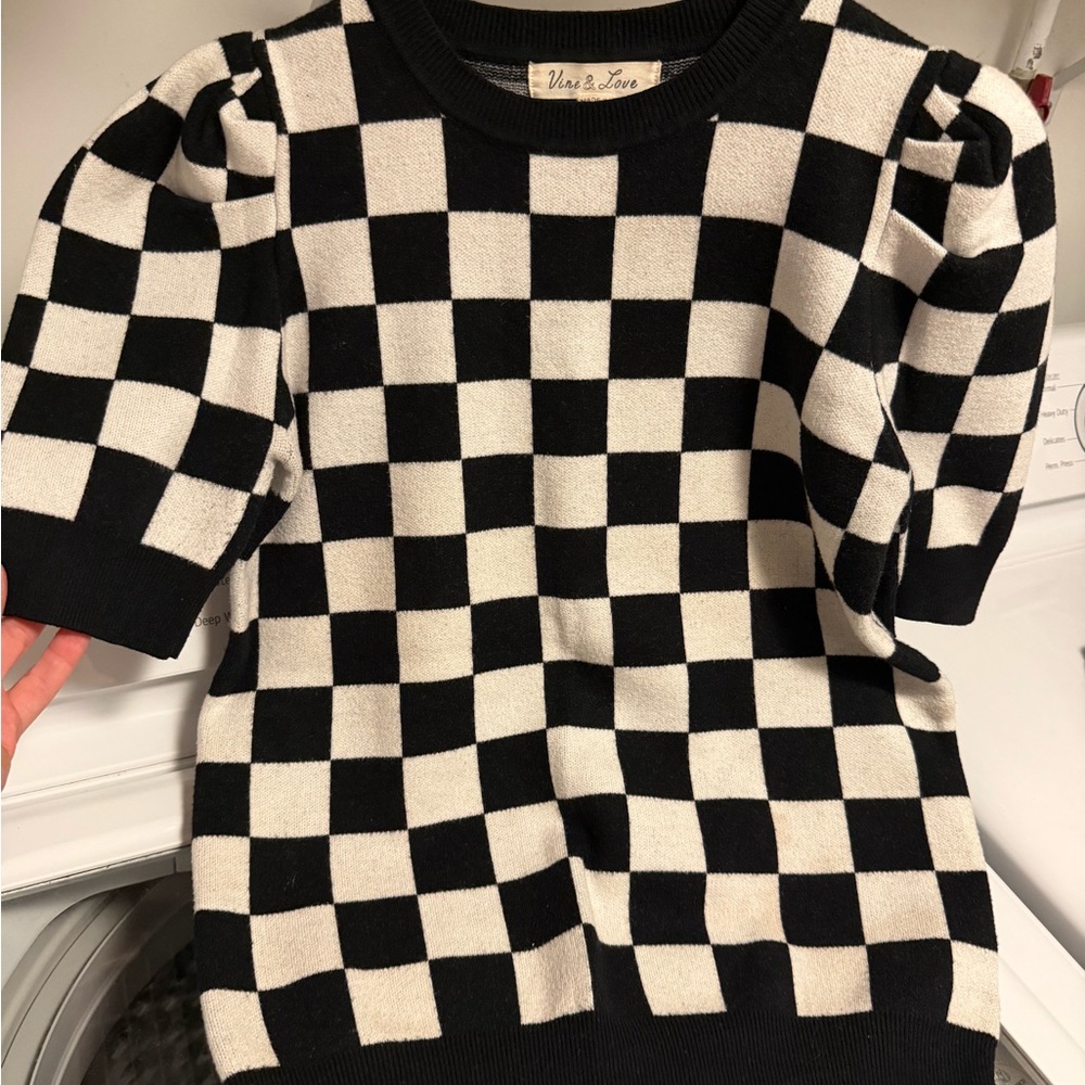Vine & Love Black and Cream Checkerboard Puff-Sleeve Sweater size medium
